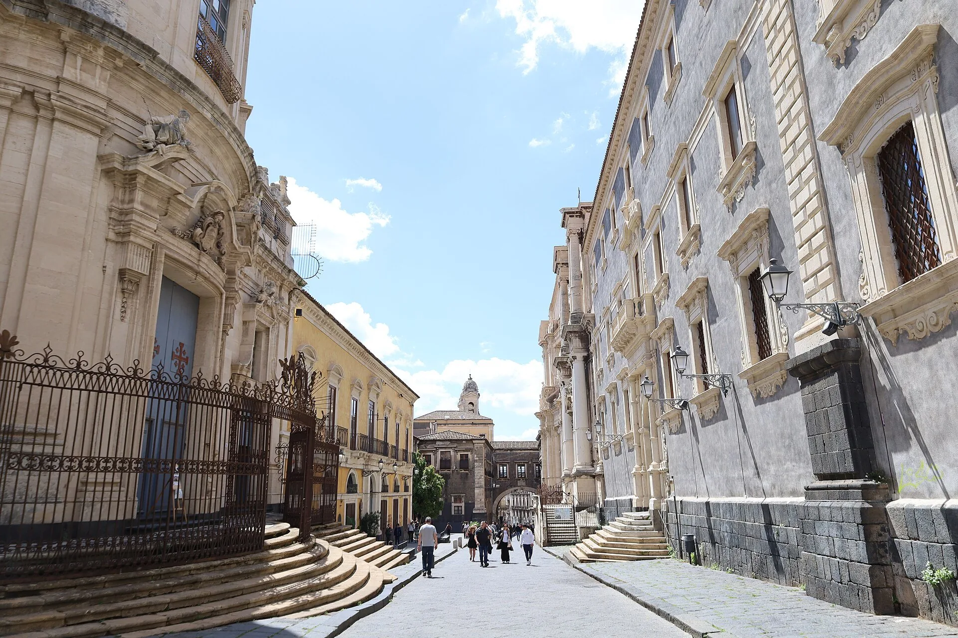 Via dei Crociferi, la strada delle chiese barocche